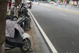 网友连发两帖吐槽联盟路装隔离栏 昆明交警回应了图片