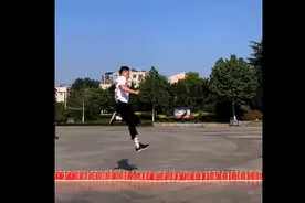 飞一样的感觉！北体学生飞越66个饮料杯视频封面