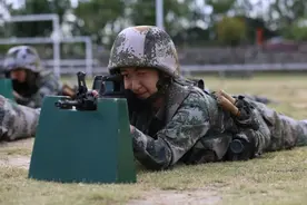 亚洲健美冠军，进军营了图片