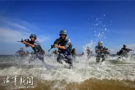 大海就是练兵场，也是我海军陆战队的战场图片