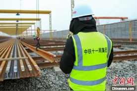 中兰铁路甘肃段即将进行全面铺轨图片