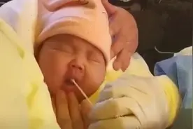 天津出生仅41天婴儿熟睡中完成核酸检测视频封面