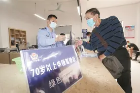 “世界这么大，还想出去走走”！南宁多名老人报名考驾照图片