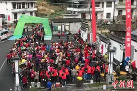 安徽黄山：山村趣味体验带动旅游热图片