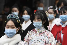 视频丨汉服出行日 成都宽窄巷子现翩翩身影图片