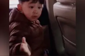 东北姐弟在车上吵架，姐姐一招制敌：我爱学习你爱吗，网友笑翻图片