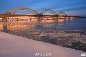 场面壮观！松花江哈尔滨段跑冰排美景图片