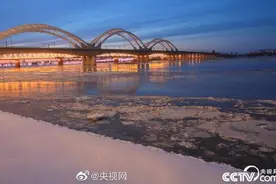 场面壮观！松花江哈尔滨段跑冰排美景图片