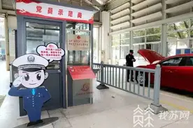 老人报考驾照热情高 79岁老人顺利通过“能力测试”图片