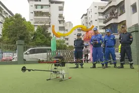 火攻、喷药！无人机降伏蜂魔 蓝天救援队三天义务摘除130个马蜂窝图片