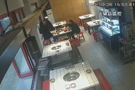 两女一男吃完火锅后竟翻窗逃单 全被拍下来了视频封面
