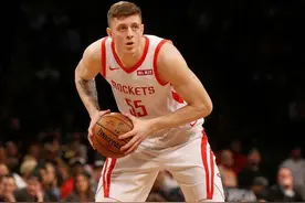 掘金两年合同签下火箭旧将哈尔滕施泰因图片