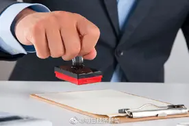 俄罗斯拟出台黄金签证计划：外国公民可通过对俄经济投资，来获得居留许可图片