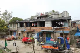 合肥华润橡树湾附近公园内违建存在多年，社区、城管称拆违难度大图片