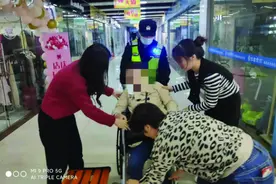 醒醒！不要睡！女子地铁站突发心脏病晕倒 民警大声呼唤送医图片