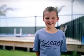 9岁男孩用电视中学到急救技术拯救溺水妈妈图片