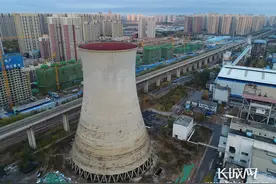 现场直击：轰！石家庄85米8400吨最高最大冷却塔拆除啦图片