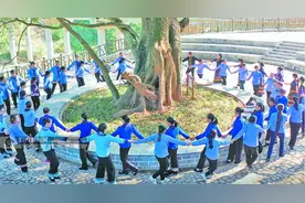 广西最后八个深度贫困县脱贫摘帽扫描图片