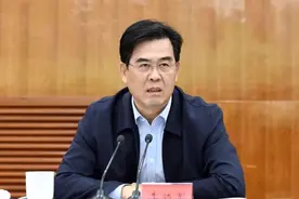 李炳军已任贵州省政府党组书记图片