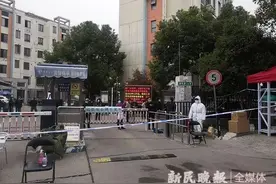 顺和路126弄小区：居民网上买菜 所有快递一律消杀图片