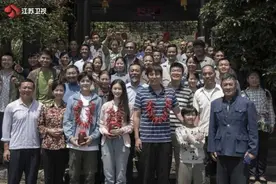 今晚播出《石头开花》之《云寨大灌篮》单元，一个“篮球梦”引发的脱贫故事图片