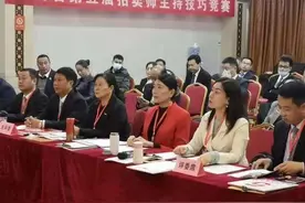 拍卖师竞赛，比的是个“槌子”!河南省第五届拍卖师竞赛决出6把槌图片
