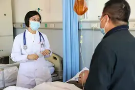 医者伉俪跨越千里入职栖霞图片