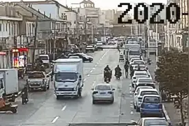 青岛街头！只因人群中多看了一眼！民警一眼认出嫌犯，将其人车全扑翻图片