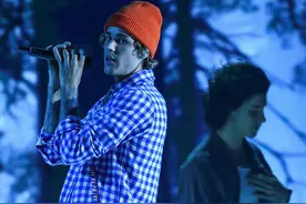 嗑到了！萌德×比伯合作新单 全美奖首唱舞台照图片