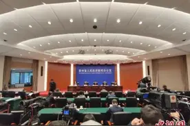 全国832个贫困县全部脱贫摘帽图片