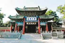 诗意之城的历史跫音图片