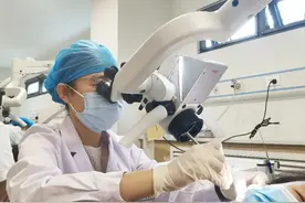 耳朵流脓没当回事 淄博一女子拖到耳聋又面瘫图片