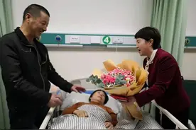 妻子被命运“锁住”，杭州模范丈夫痴情守护28年图片
