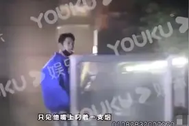 19岁知名歌手当街抽烟和吐痰后公开道歉，网友喊话：去扫街吧图片