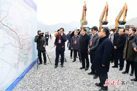 唐仁健宣布新建天水至陇南铁路暨陈家沟煤矿专用线正式开工图片