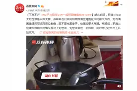 不离不弃！女子与现任丈夫一起照顾瘫痪前夫13年图片