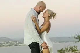 钱德勒-帕森斯于昨日向女友求婚成功，钻戒接近7克拉图片