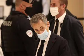法国前总统萨科齐首次出庭受审，官司缠身却始终宣称是政敌迫害图片