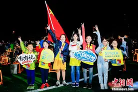 51Talk小学员用英文喊话世界：嫦娥五号发射成功图片