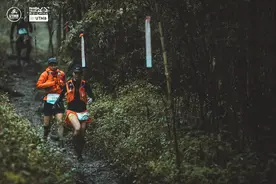 收集山林垃圾，宣传动物保护，中国越野跑赛事绿色重启图片