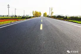 昔日泥泞路 今朝变坦途图片