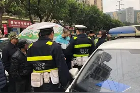 带宠物乘滴滴被拒，乘客怒踹车子引纠纷图片