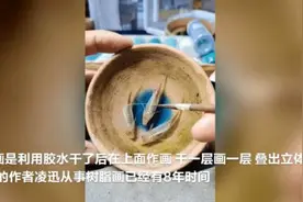 80后小伙用胶水作3D金鱼画太过逼真，家里的猫看了都会去舔图片