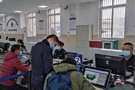 无需居住证 摩托车驾驶证全国“一证通考”成都已实施图片