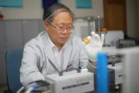 事迹来了！看看青岛刚受表彰的全国劳动模范和先进工作者的风采图片