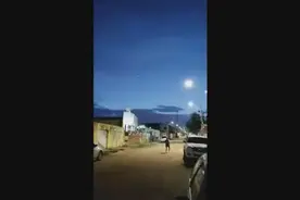 巴西出现“不明飞行物”？当地媒体：是中国火箭图片