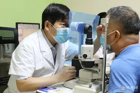 滨州沪滨爱尔眼科医院院长綦跃勤：白内障不可拖延，出现视力障碍就应及时手术图片