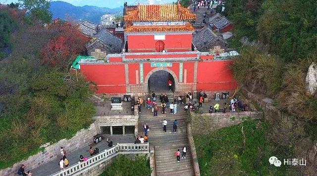 泰山的主题意境突出一个“天”字……登南天门，仰视天上宫阙