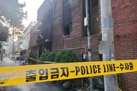 韩国六旬男子为报复纵火烧旅馆：致2死11伤 现场焦黑一片图片