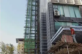 南昌一酒店安装观光电梯，业主担心影响通风采光！区“五型”办回应……图片